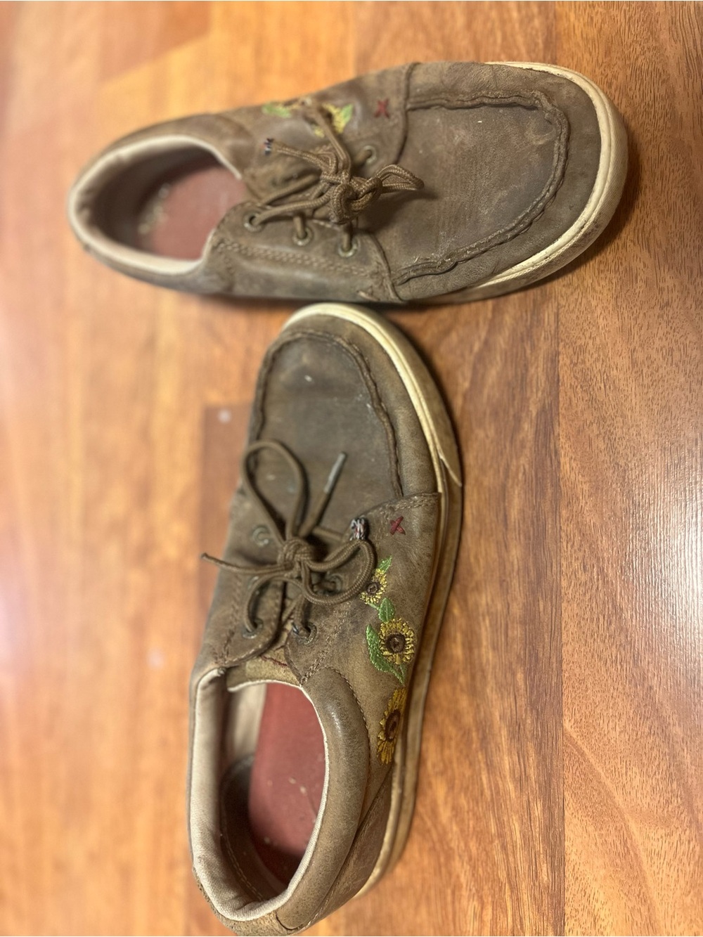 Brown leather Casual Sneakers with Sunflower Embroidery